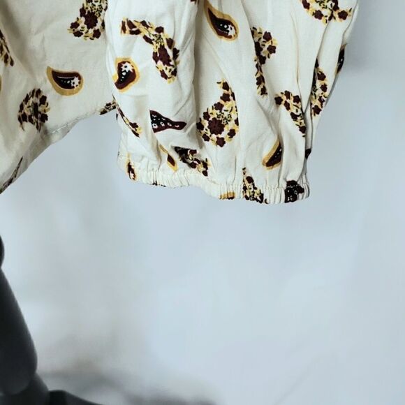 Entro | Burgundy Bandana Print Peasant Blouse - Picture 4 of 6